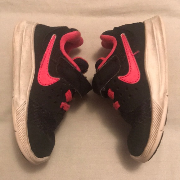 Nike Shoes!! 6c!! - Picture 6 of 8